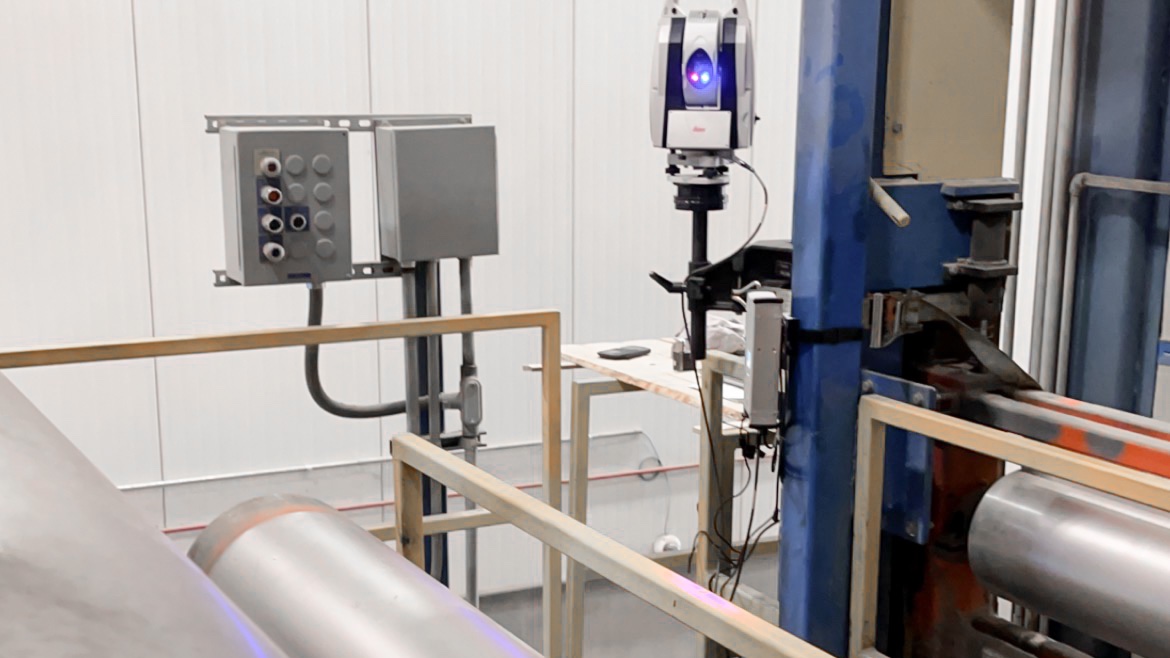 Laser roll alignment: a laser tracker measuring roll parallelism on a continuous shingle line, laser beam visible along the roll face